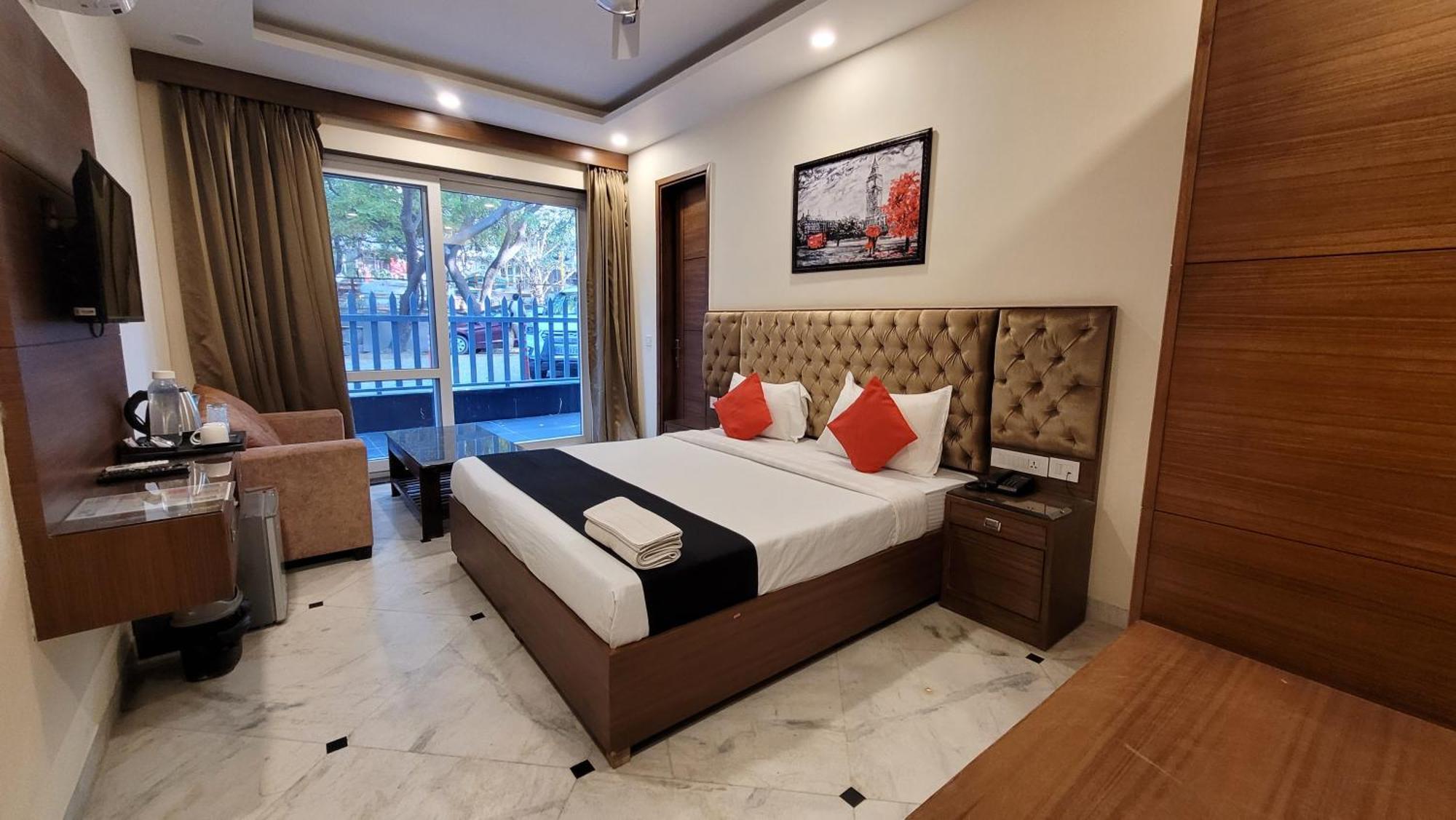 Guest house Jmd Residency 3*