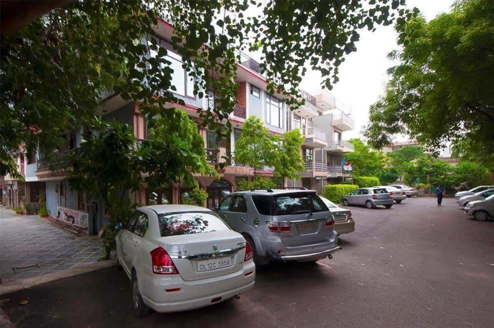 Jmd Residency Guest house