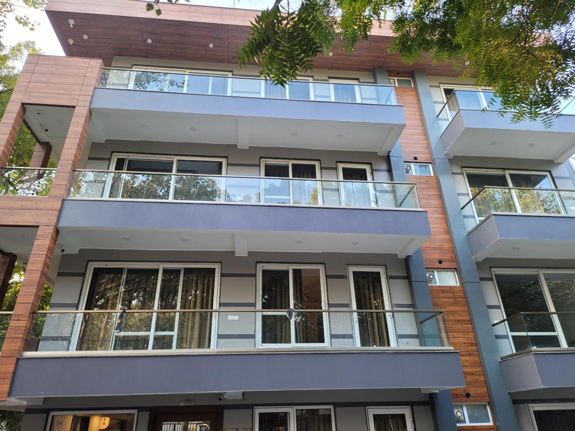 Guest house Jmd Residency