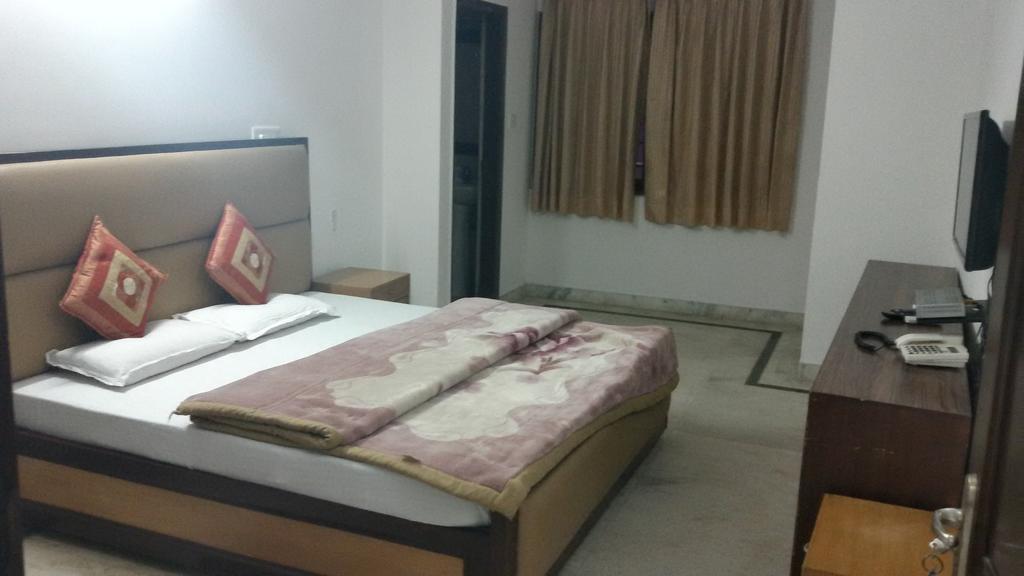 Guest house Jmd Residency 3*