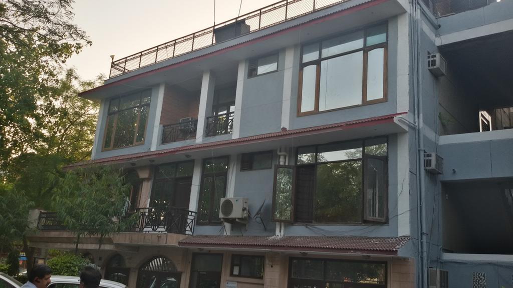 Guest house Jmd Residency
