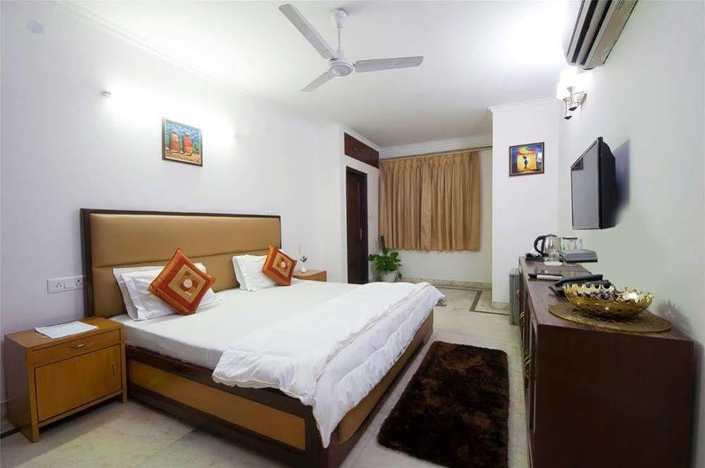 Guest house Jmd Residency 3*