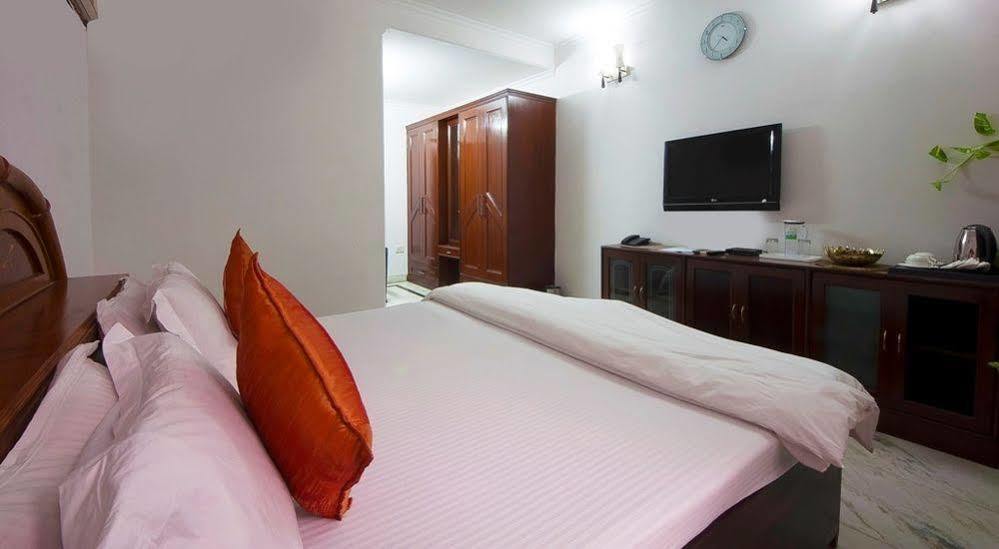 Jmd Residency Guest house